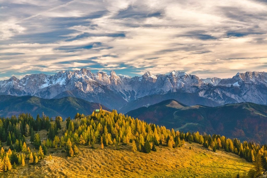 vallée et montagnes alpines